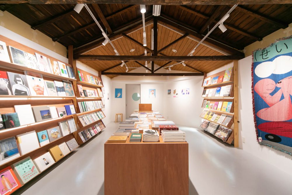 本屋青旗 Ao-Hata Bookstore